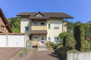 Haus kaufen in 63607 Wächtersbach, Wächtersbach - Freistehendes MFH mit 3 Wohneinheiten: Herrliche Aussicht und viele schöne Details