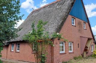 Haus kaufen in 25379 Herzhorn, Herzhorn - Reetdachkate, Ferienhaus, großes Grundstück mit Bootssteg