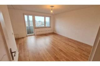 Wohnung mieten in 25335 Elmshorn, Renovierte 1-Zimmer Wohnung mit großen Balkon über den Dächern von Elmshorn