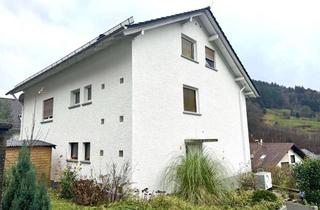 Haus kaufen in 76599 Weisenbach, Charmantes Dreifamilienhaus mit großzügigem Platzangebot, Garagen und energieeffizienter Ausstattung