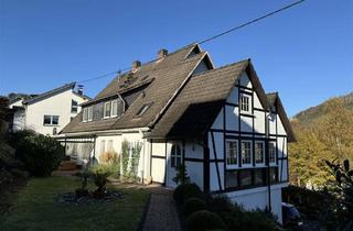 Haus kaufen in 57399 Kirchhundem, Kirchhundem - 3-Familienhaus in Kirchhundem zentral und dennoch ruhig gelegen!