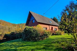 Haus kaufen in 53578 Windhagen, Windhagen - Großzügiges Wohnhaus (2 Wohneinheiten möglich) mit Garage + Carport in Aussichtslage!