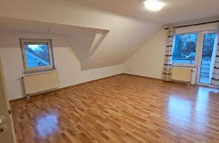 Wohnung mieten in 63477 Maintal, Stilvolle 2-Zimmer-Dachgeschosswohnung mit Einbauküche in Maintal-Wachenbuchen