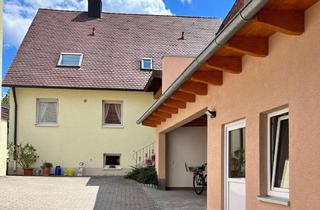 Haus kaufen in 91074 Herzogenaurach, Im Paket! Ein WGH + ein EFH auf einem Grundstück (884 m²) im Herzen von Herzogenaurach