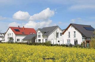 Haus kaufen in Ganghofer-Straße, 35085 Ebsdorfergrund, Freistehendes Dreifamilienhaus nebst Garage