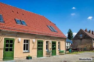 Einfamilienhaus kaufen in Neue Straße, 35279 Neustadt, Ehem. landwirtschaftliche Hofstelle - Einfamilienhaus nebst Garage