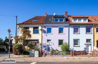 Haus kaufen in Gmünder Straße, 74417 Gschwend, Wohnhaus mit 2 Garagen - provisionsfrei