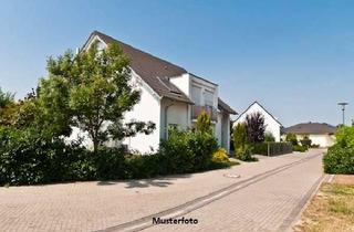 Anlageobjekt in Ilfelder Weg, 37520 Osterode, 2-Familienhaus nebst angeb. Garage - provisionsfrei