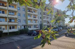 Wohnung mieten in 08451 Crimmitschau, Kleine Dreiraumwohnung mit sonnigem Balkon!