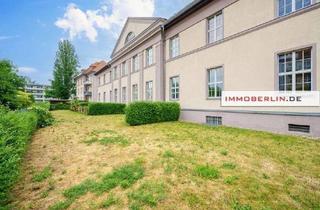 Wohnung kaufen in 13585 Spandau, IMMOBERLIN.DE - Vermietete Altbauwohnung mit Südbalkon, kleinem Garten + Pkw-Stellplatz