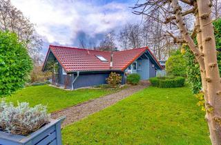 Haus kaufen in 24960 Glücksburg, Strandnahes Ferienidyll an der Flensburger Förde: Skandinavisches Holzhaus auf großem Grundstück!