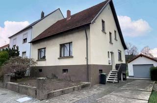 Einfamilienhaus kaufen in 66793 Saarwellingen, Einseitig angebautes Einfamilienhaus mit tollem Grundstück in zentraler Lage von Saarwellingen