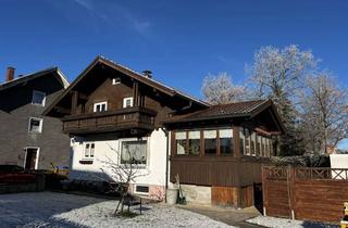 Haus kaufen in 87471 Durach, Zweifamilienhaus mit sonnigem Grundstück in Durach/Weidach