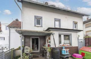 Haus kaufen in 61389 Schmitten, Kommen Sie in den Genuss von kompaktem Wohnen: EFH mit Garten und Garage in Schmitten