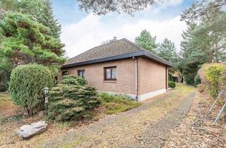 Haus kaufen in 12623 Berlin, Berlin-Mahlsdorf - Bungalow mit Wohnkeller auf 1.234 m² großem Grundstück