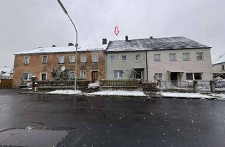 Haus kaufen in 95703 Plößberg, Handwerker*in gesucht! Sanierungsbedürftiges Reihenmittelhaus in Schönkirch zu verkaufen