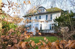 Wohnung kaufen in 21521 Aumühle, Vom Feinsten: Repräsentative Altbauwohnung nebst anteiligem Baugrundstück