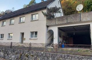 Mehrfamilienhaus kaufen in 92268 Etzelwang, Etzelwang - Mehrfamilienhaus mit Garagen und Scheune