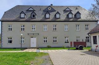 Wohnung mieten in 95183 Töpen, Große helle Wohnung im Schloss