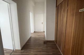 Wohnung mieten in 33034 Brakel, Renovierte Altbau 6-Zimmer-Wohnung mit Balkon in Brakel welche auch gut als Büro genutzt werden kann