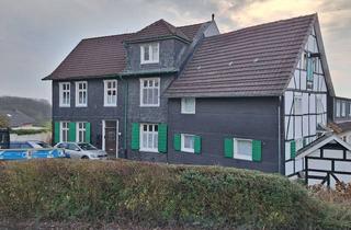 Wohnung mieten in 51399 Burscheid, Charmante Altbauwohnung in dörflicher und zentraler Lage. 2 Zimmer, Essdiele, Bad mit Fenster