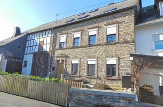 Einfamilienhaus kaufen in 56843 Starkenburg, Starkenburg - Ehemaliges Bauern- und Winzerhaus mit einem der schönsten Ausblicke auf die Mosel!