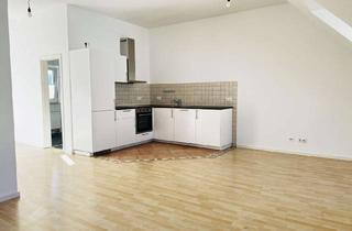 Wohnung mieten in Im Ziegelhaus, 63571 Gelnhausen, Lichtdurchflutete Dachgeschoss-Wohnung mit EBK & Balkon - Hohe Decken & Zentral