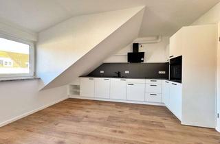 Wohnung kaufen in Kollwitzstraße, 95447 Altstadt, Modernisierte Dachgeschosswohnung, mit Balkon und Garage!