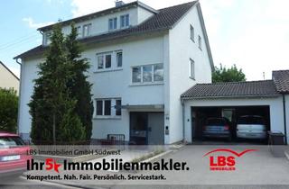 Wohnung kaufen in 73240 Wendlingen, DIREKT AN FELD UND WIESE! Gepfl. 3,5 Zi.-DG-Wohnung in 3-Fam.-Haus! Sonniger Dachbalkon! Aussicht!