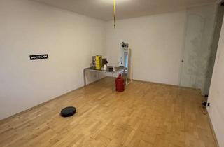 Wohnung mieten in Funkerstraße, 80636 Neuhausen-Nymphenburg, Helle 2-Zimmer-Wohnung im Erdgeschoss mit Balkon und Garage